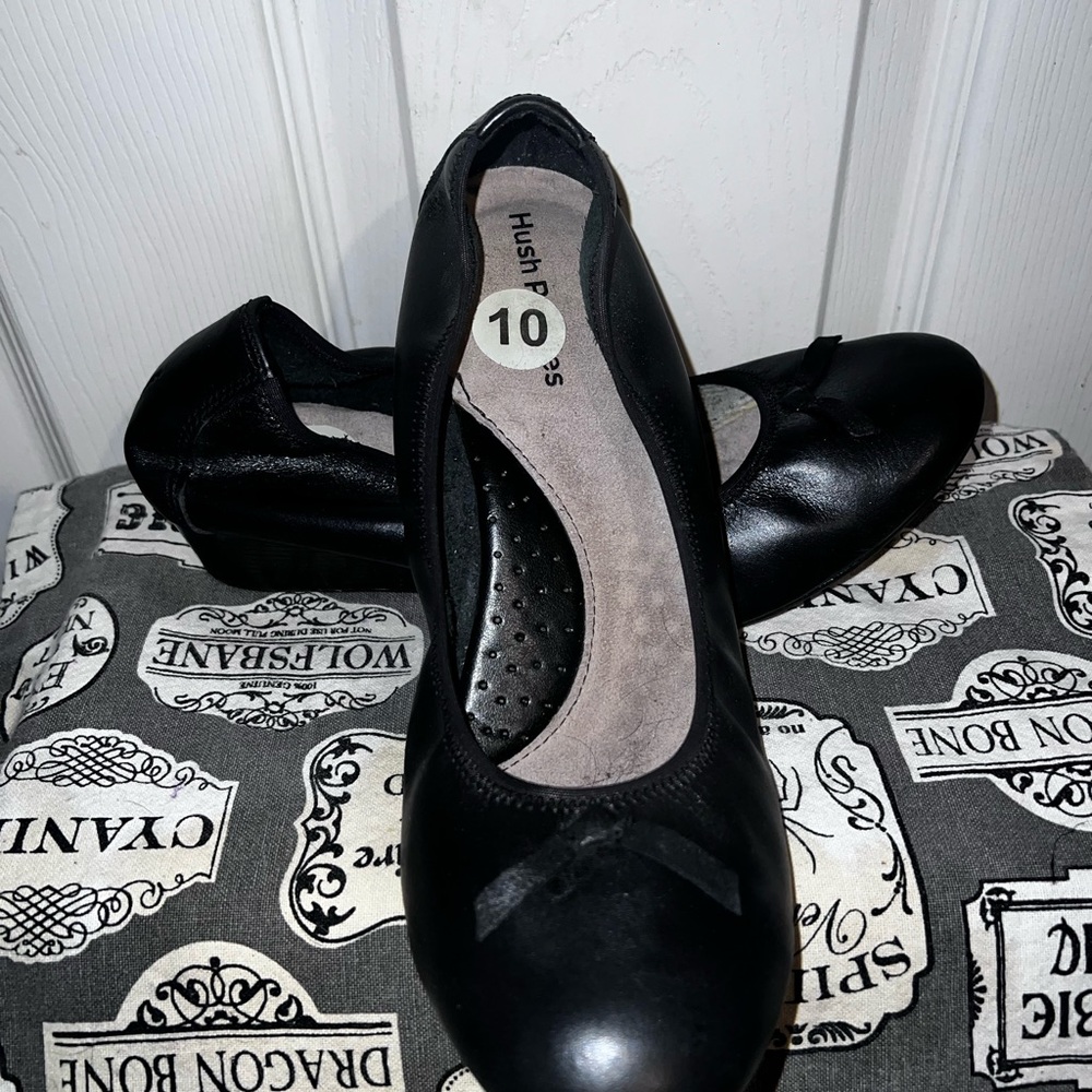 Hush Puppies Women's Classic Black Wedge / Flat